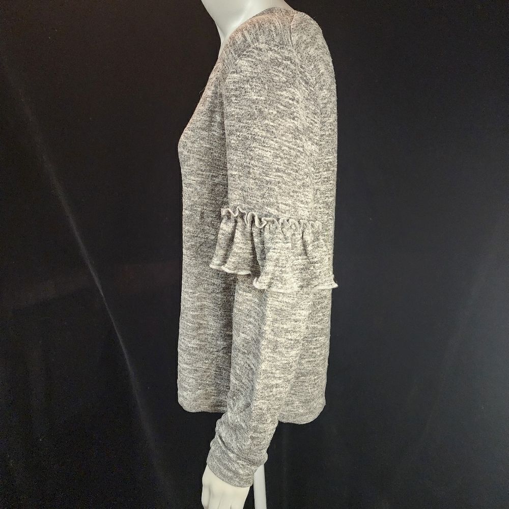 Derek Heart Gray Ruffle Long Sleeve Top (L) - Picture 3 of 5